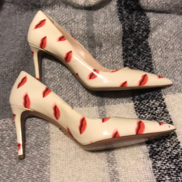 Prada 👄 - Picture 2 of 5